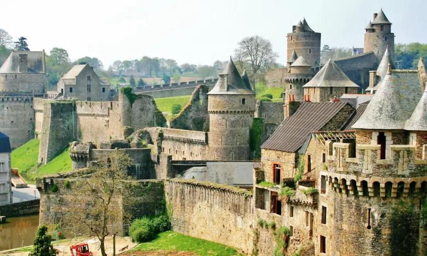 Gite La Maison La Saint-Aubin-d'Aubigne Экстерьер фото